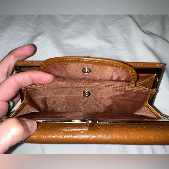 Faux Leather Textured Wallet - Picture 6 of 7